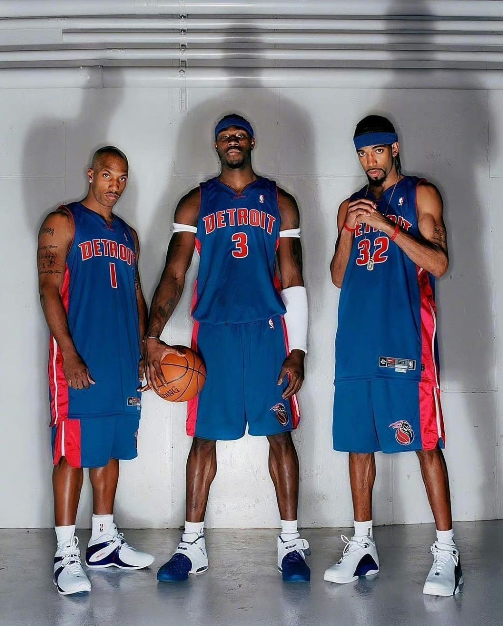 爱游戏游戏平台-足总杯赛程吃紧，底特律活塞今夜回应争议，气氛紧张，团队化学反应显著