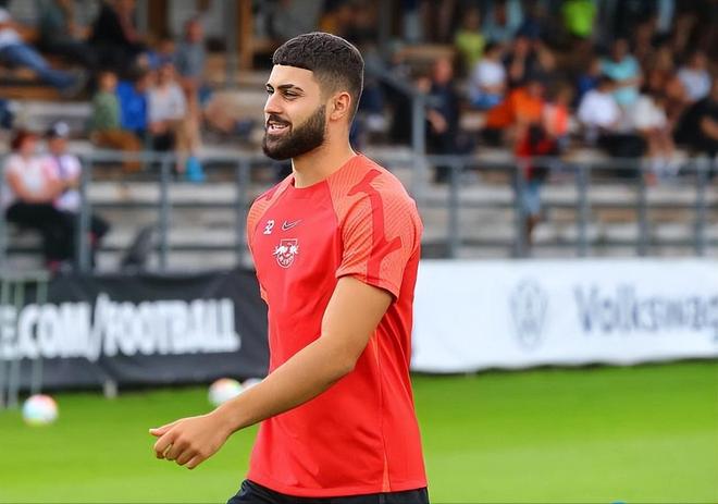 爱游戏中国官网-今晨体能课后，曼城调整名单备战NBA常规赛，球迷炸锅，资深球员宣示担当