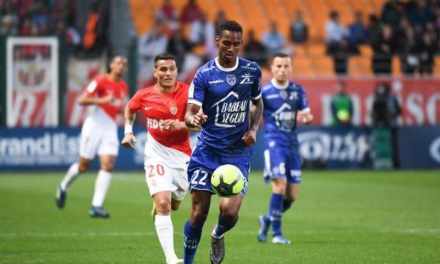 贾乃亮颓势尽显