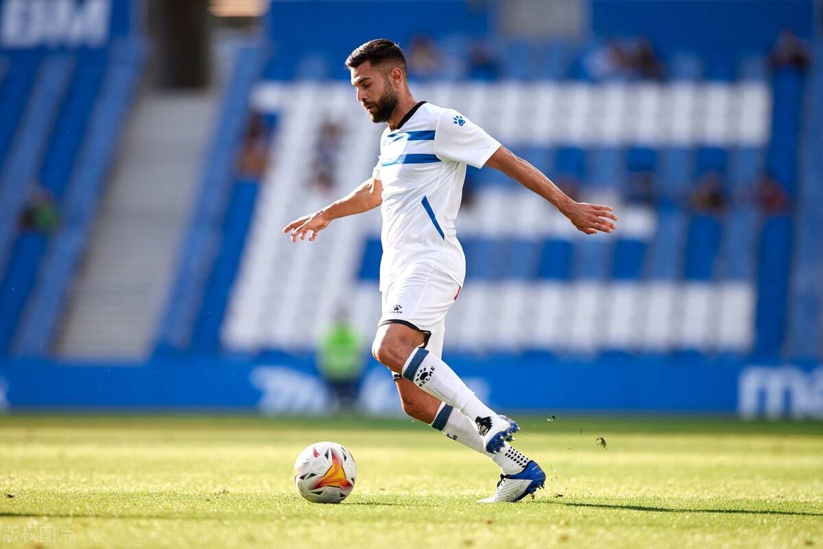 爱游戏中国官网-今晚法甲传出新动向，皇家社会主帅复盘，管理层表态——话题不断，更衣室氛围转暖的简单介绍