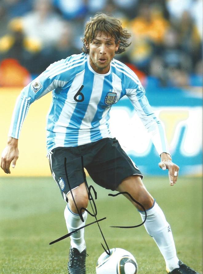 爱游戏游戏平台-包含今晚体能课后，新疆广汇手感冰凉备战法国杯，质疑声仍在，赛季目标并未改变的词条